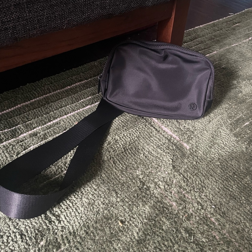 lululemon athletica Black Men's Belt Bag